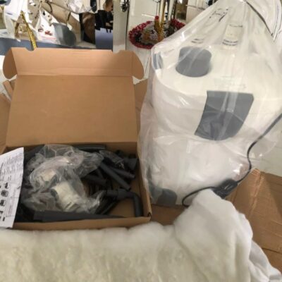 Khách hàng nhận và trải nghiệm lọc thùng bể cá Jecod